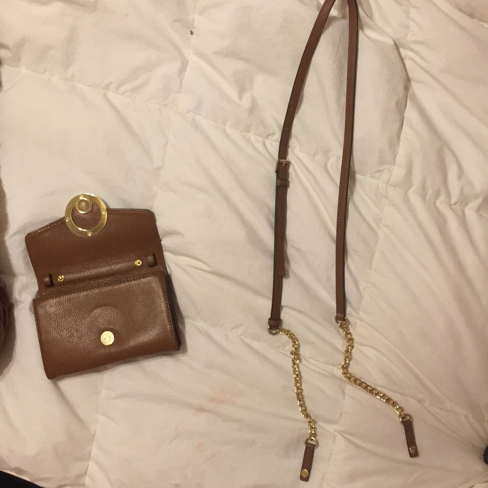 Micheal Kors Corssbody - Picture 2 of 3